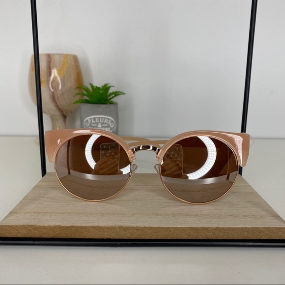 NWT New York & Co Reflective Sunglasses - Picture 2 of 2